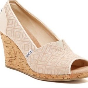 TOMS Wedge- Woven Diamond Pattern